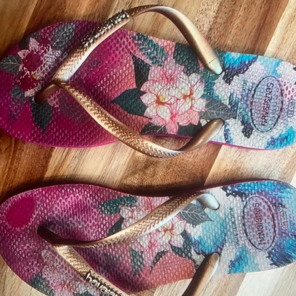 Girls Floral Havaianas size 6